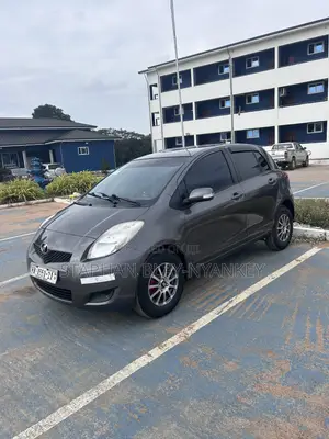 Toyota Vitz 1.3 AWD 5dr 2011 Gray