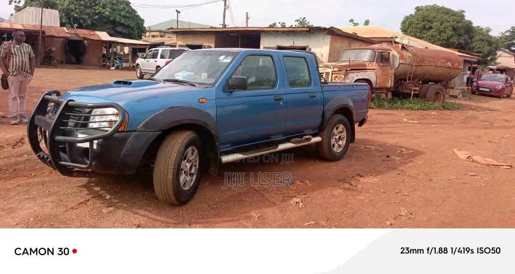 Nissan Hardbody 2016 Blue
