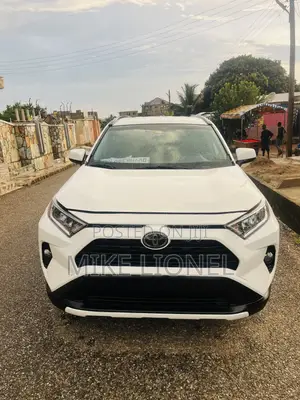 Toyota RAV4 LE AWD 2020 White
