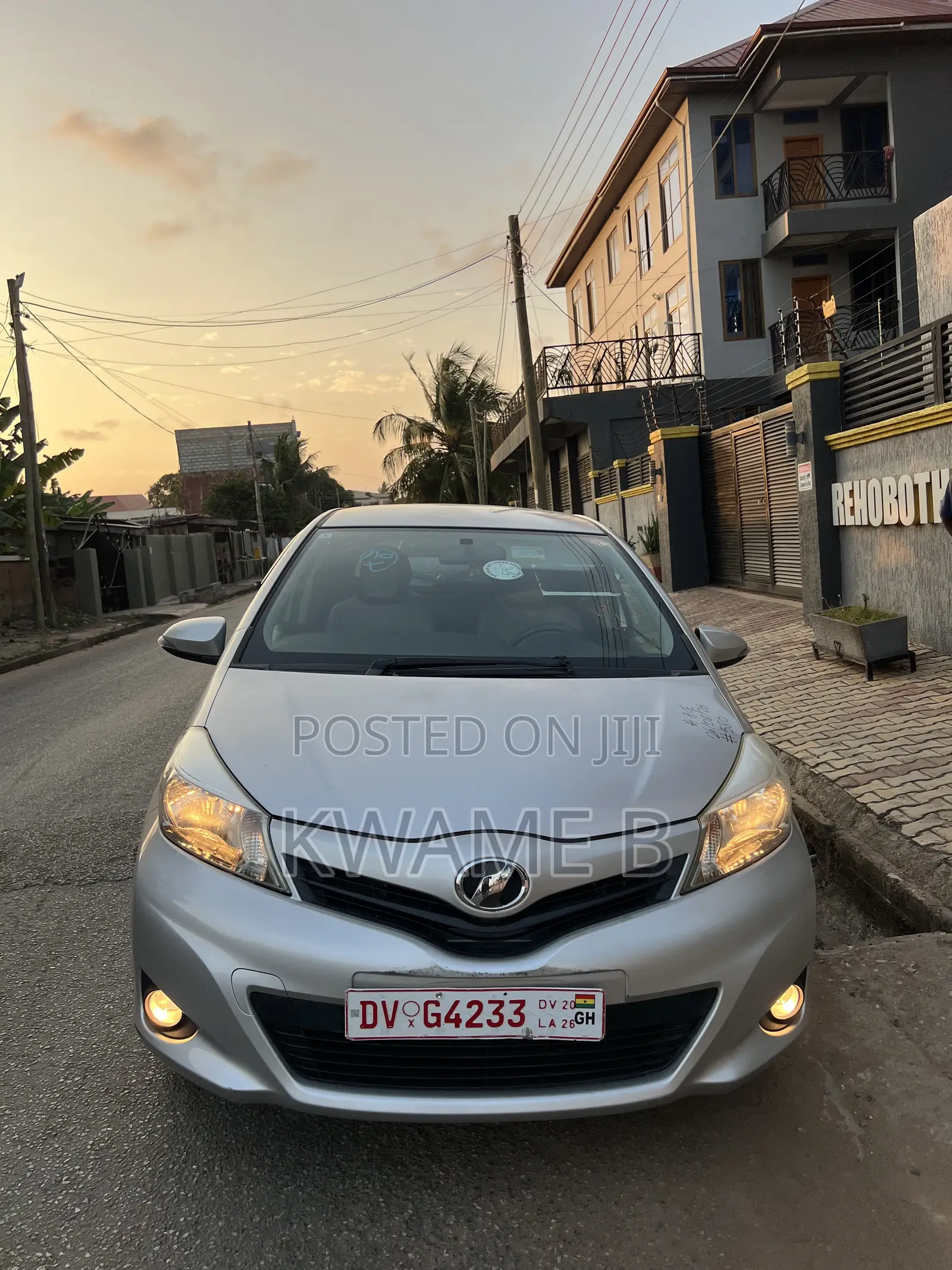 Toyota Vitz 1.3 AWD 5dr 2012 Silver