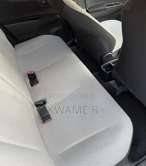 Toyota Vitz 1.3 AWD 5dr 2012 Silver