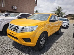 Nissan Navara 2020 Yellow