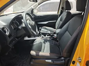 Nissan Navara 2020 Yellow