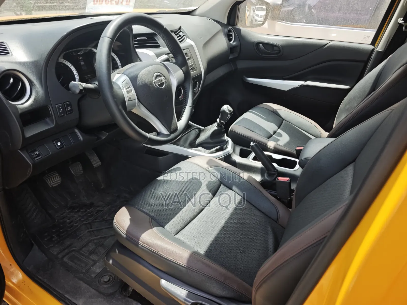 Nissan Navara 2020 Yellow