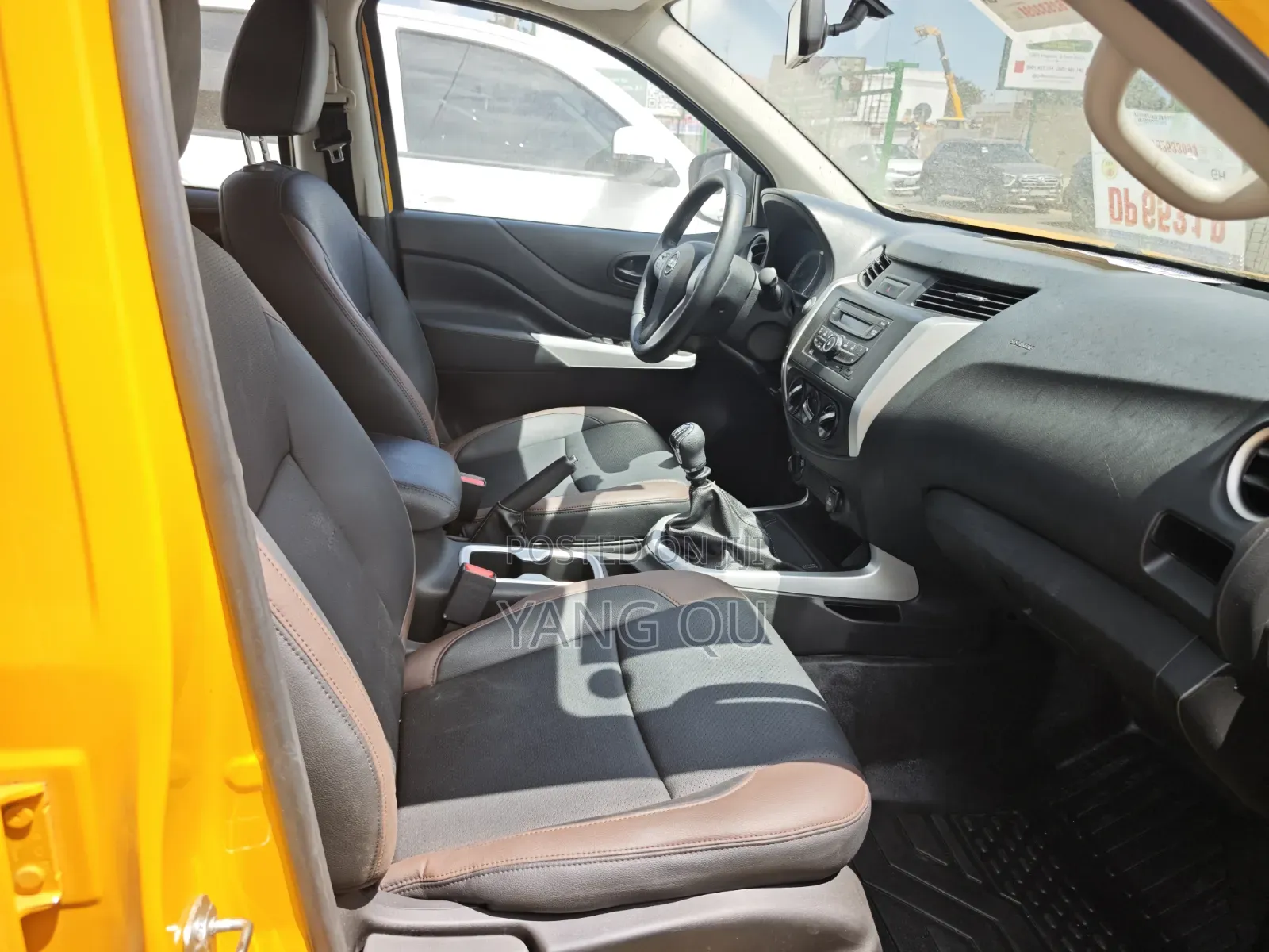 Nissan Navara 2020 Yellow