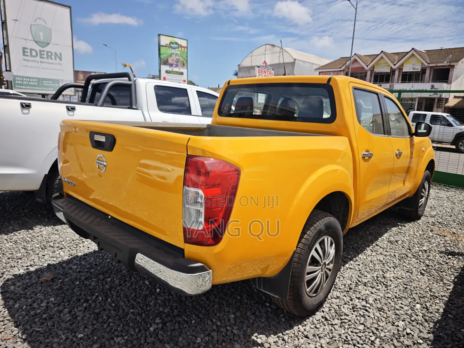 Nissan Navara 2020 Yellow