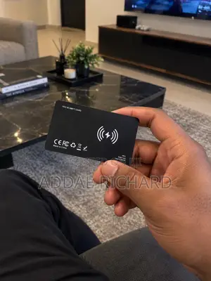 Ultra-Thin GPS Tracker Card (With Wireless Charging and Apple Find My)