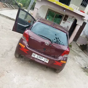 Toyota Vitz 1.3 AWD 3dr 2010 Brown
