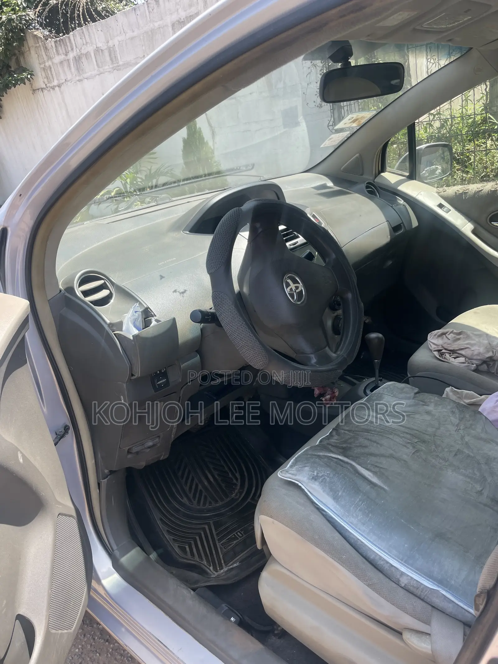 Toyota Vitz 2012 Gray