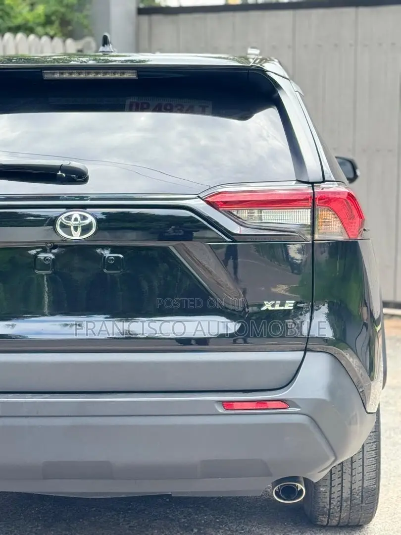 Toyota RAV4 XLE AWD 2024 Black