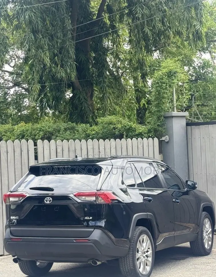 Toyota RAV4 XLE AWD 2024 Black