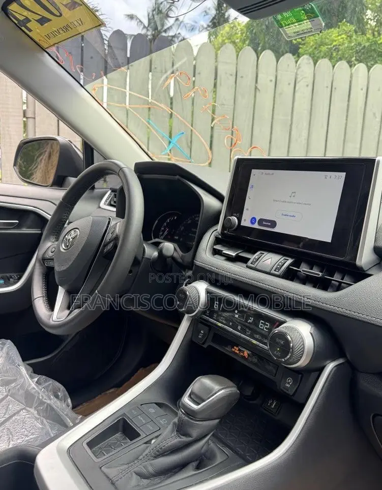 Toyota RAV4 XLE AWD 2024 Black
