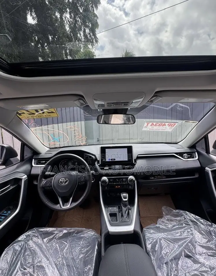 Toyota RAV4 XLE AWD 2024 Black
