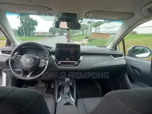 Toyota Corolla 2025 Silver