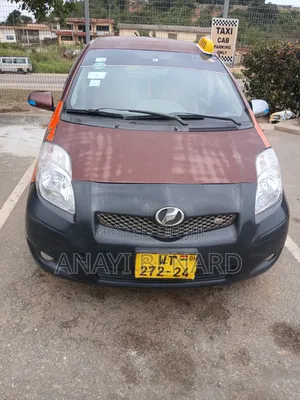 Toyota Vitz 1.3 FWD 3dr 2010 Brown