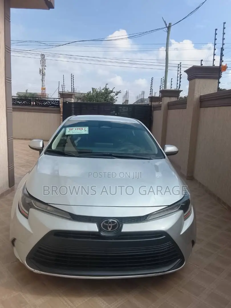 Toyota Corolla 2023 Silver