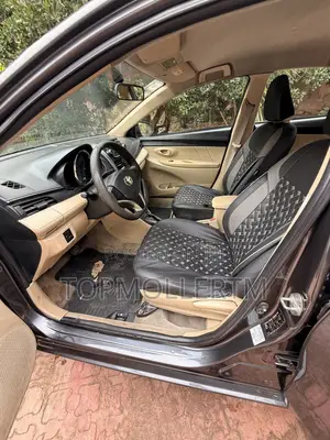 Toyota Yaris 2017 Gray
