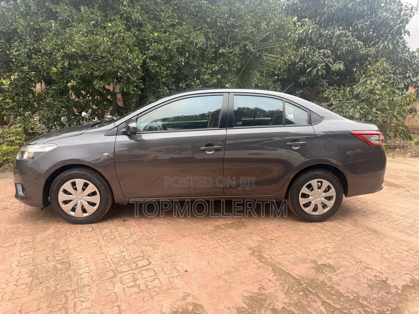 Toyota Yaris 2017 Gray