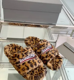 Fur Balenciaga Slides