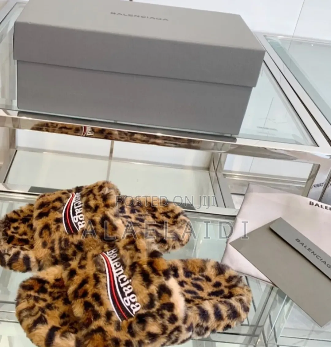 Fur Balenciaga Slides