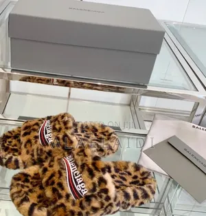 Fur Balenciaga Slides