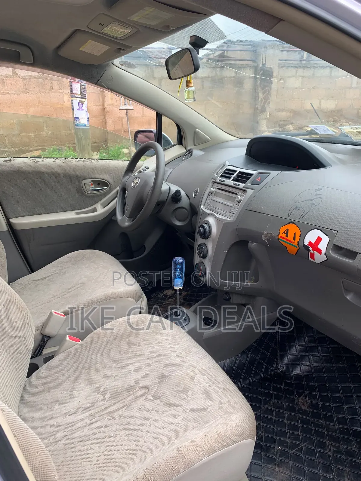 Toyota Vitz 1.3 FWD 5dr 2010 Silver