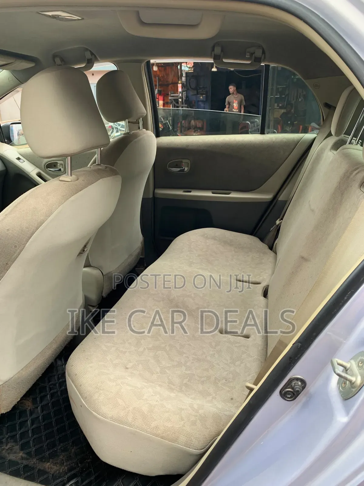 Toyota Vitz 1.3 FWD 5dr 2010 Silver