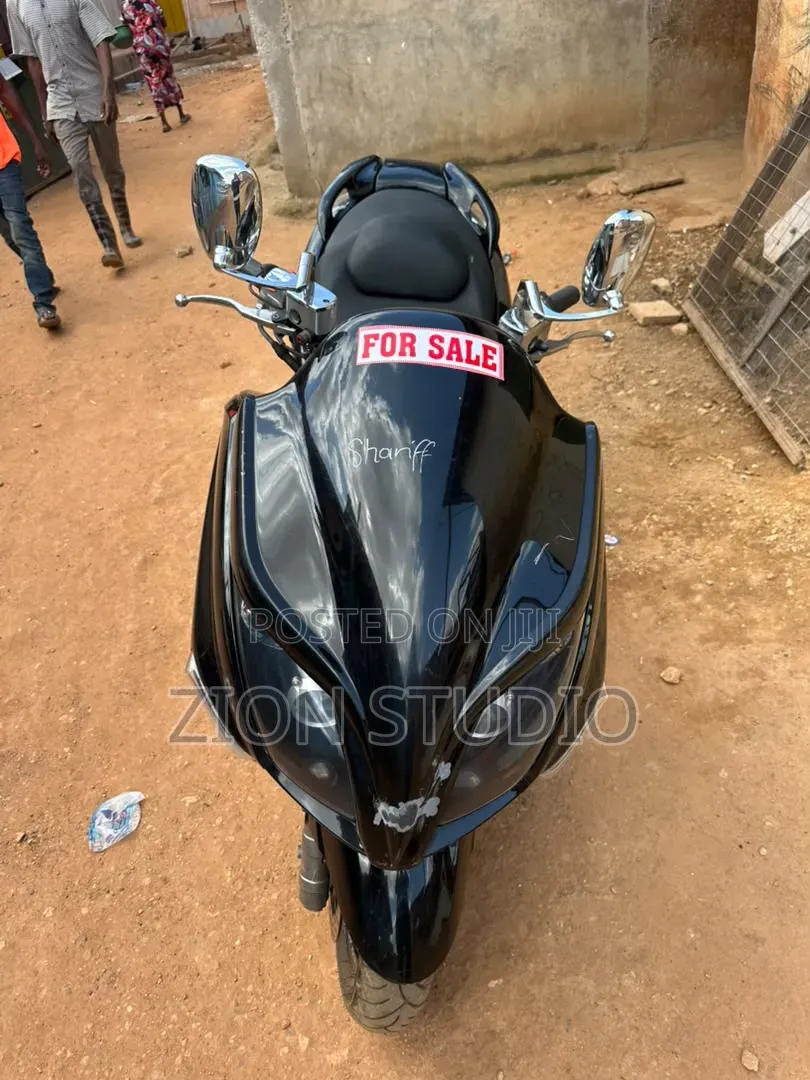 Yamaha Majesty 2023 Black
