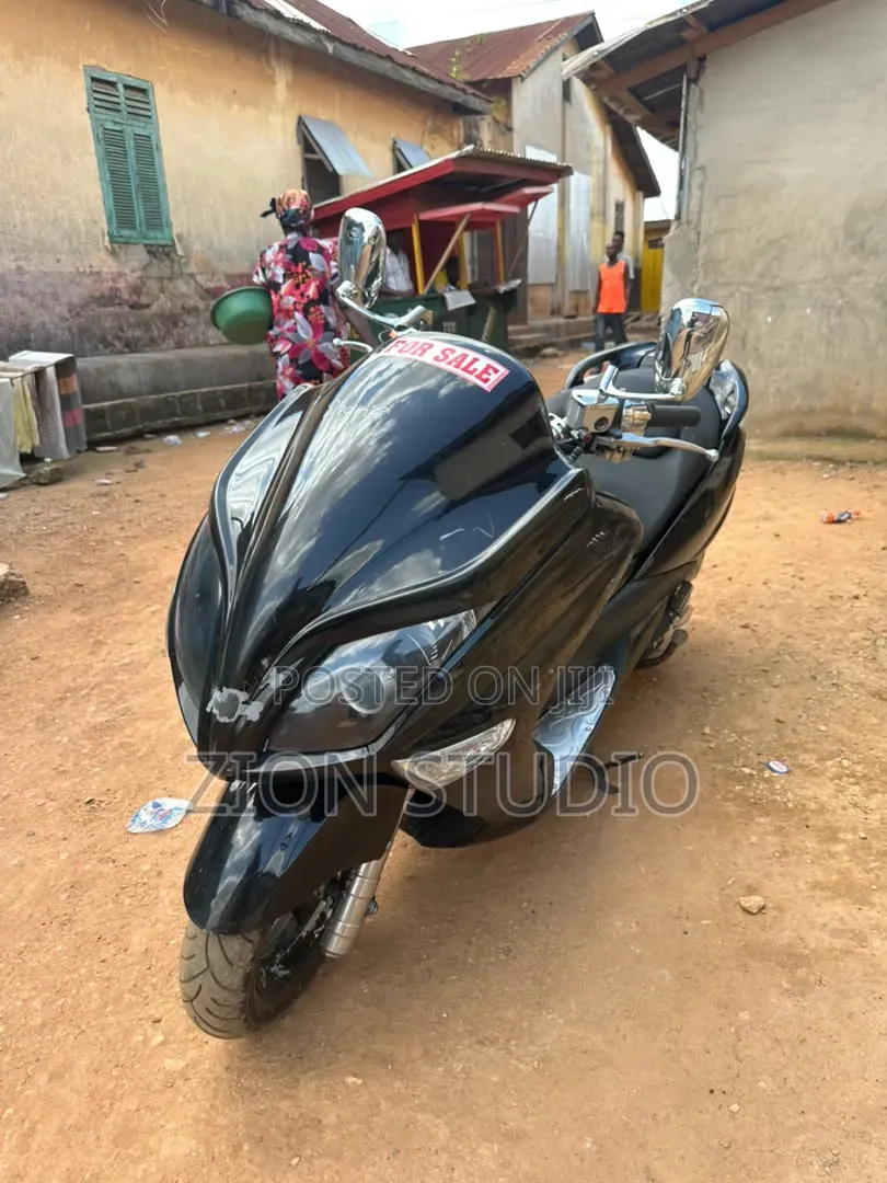 Yamaha Majesty 2023 Black