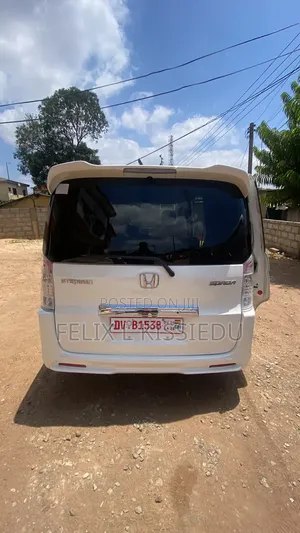 Honda Stepwgn 2012 White