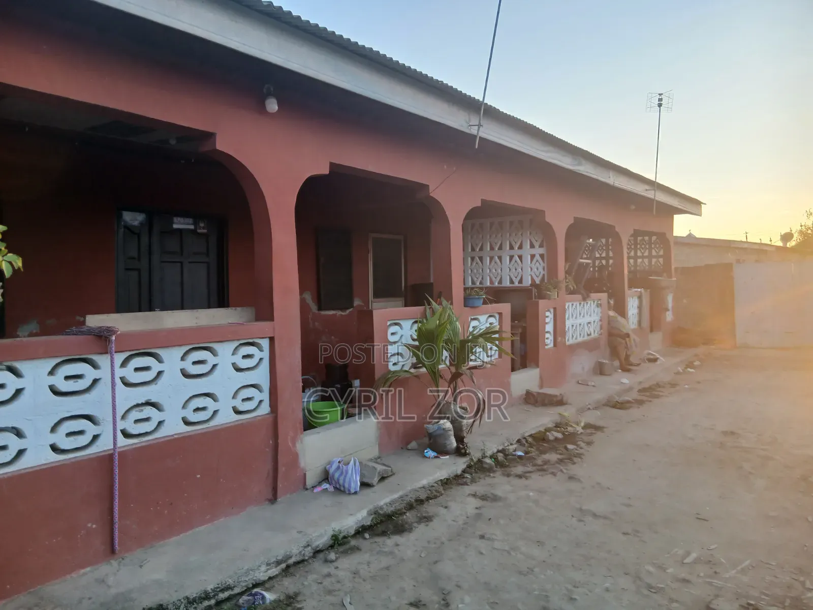 5bdrm Apartment in Mr. & Mrs.Cyril &, Ngleshie Amanfro for sale