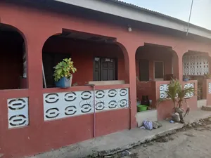 5bdrm Apartment in Mr. & Mrs.Cyril &, Ngleshie Amanfro for sale