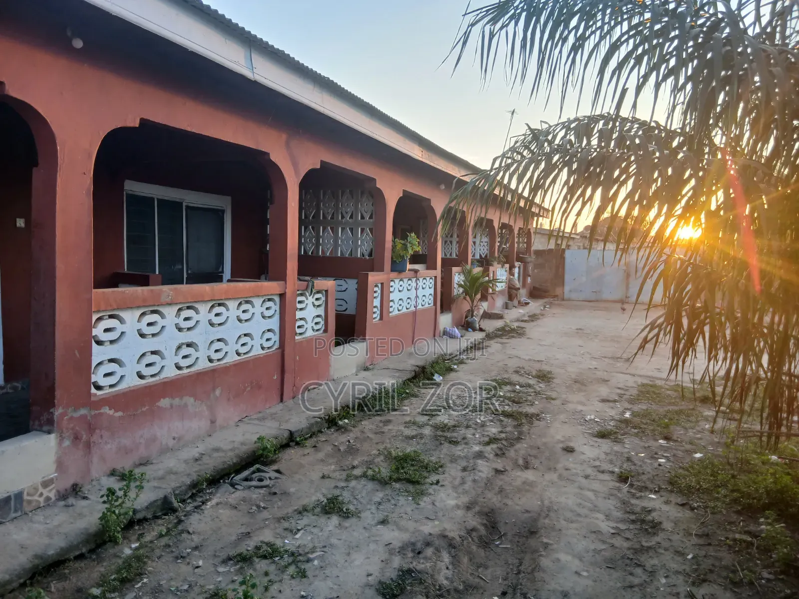 5bdrm Apartment in Mr. & Mrs.Cyril &, Ngleshie Amanfro for sale