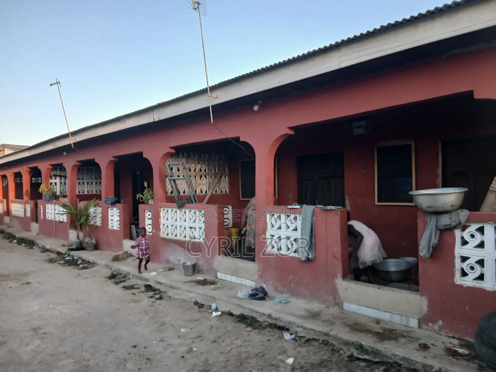 5bdrm Apartment in Mr. & Mrs.Cyril &, Ngleshie Amanfro for sale