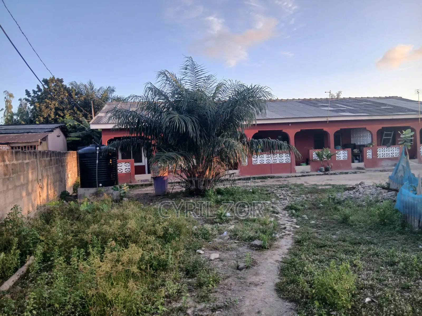 5bdrm Apartment in Mr. & Mrs.Cyril &, Ngleshie Amanfro for sale
