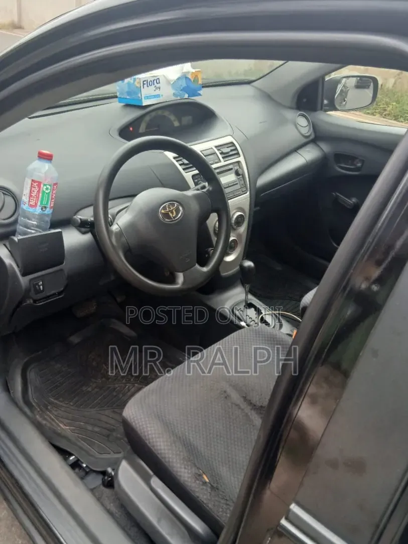 Toyota Yaris 2010 Black