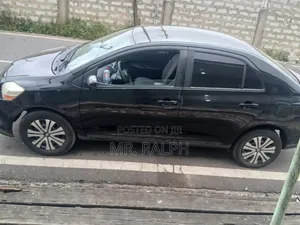 Toyota Yaris 2010 Black