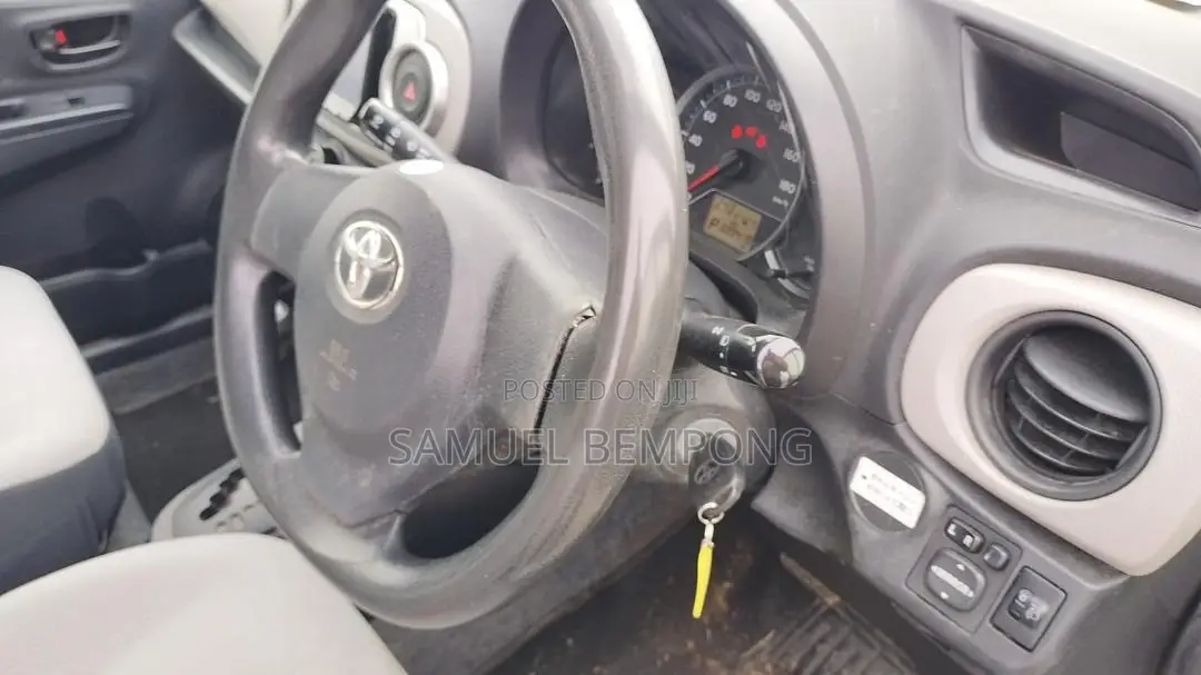 Toyota Vitz 2013 Gray