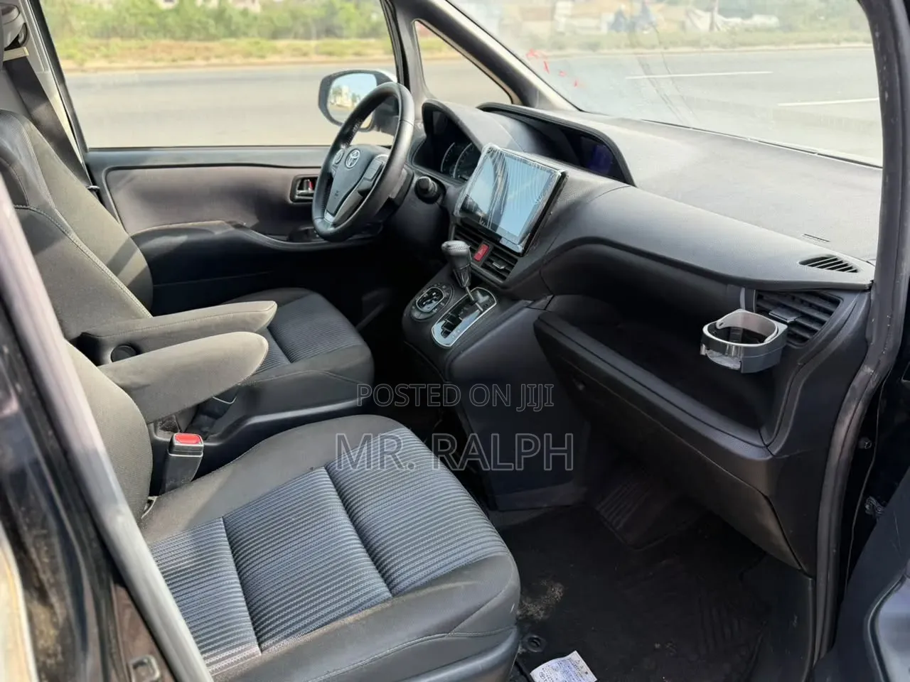 Toyota Voxy V 4WD 8-Seater 2015 Black