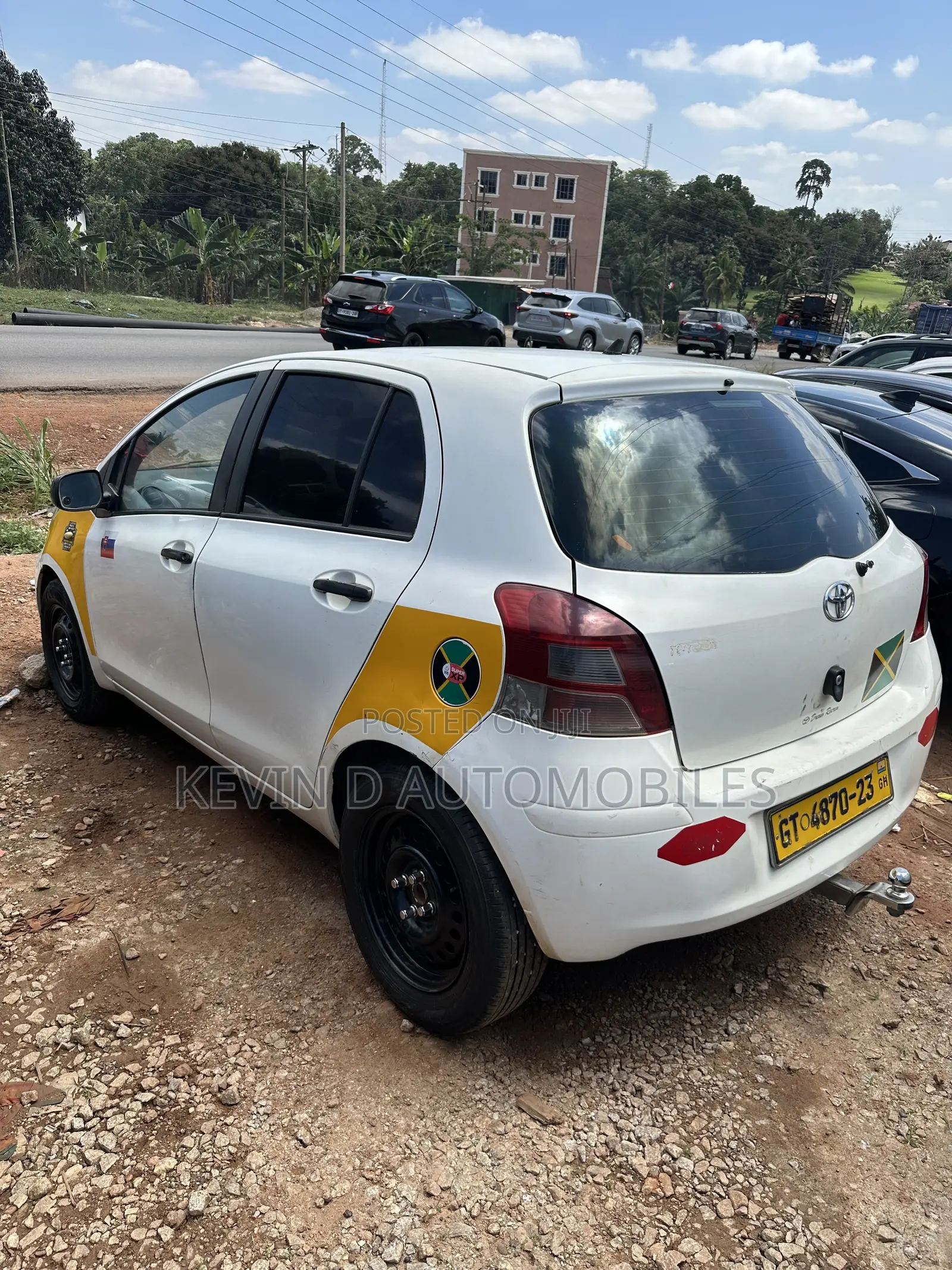 Toyota Yaris Base Hatchback 5dr 2010 White