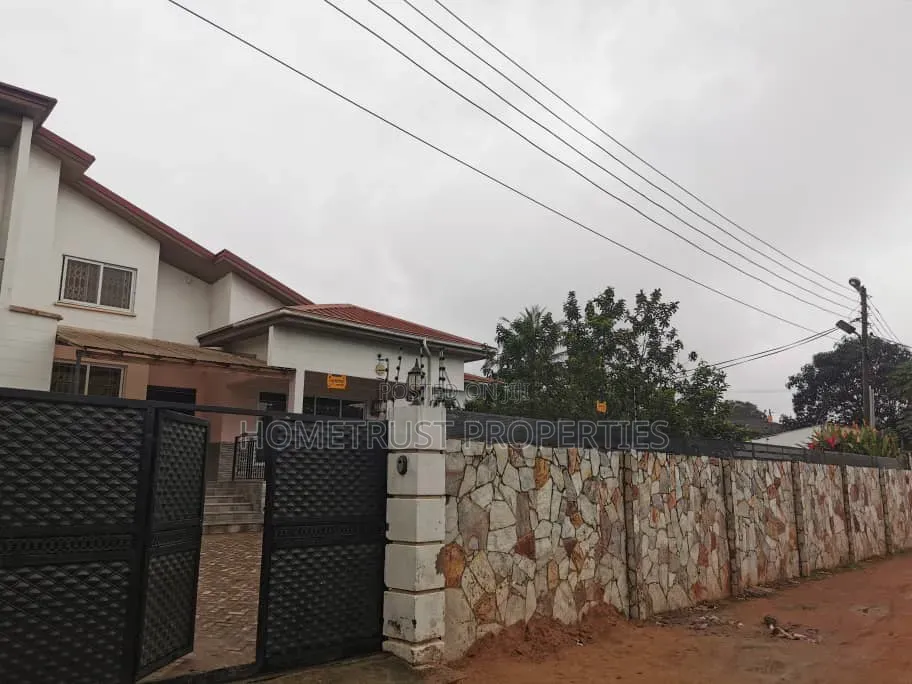 7bdrm Duplex in Kwabenya Acp for rent