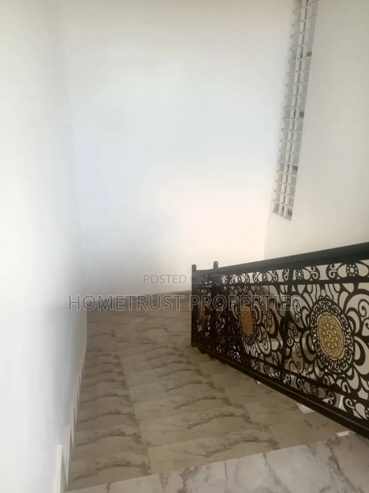 7bdrm Duplex in Kwabenya Acp for rent