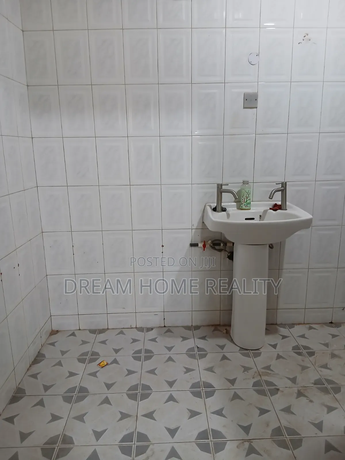1bdrm Apartment in Holy Trinity Guest, Pillar 2 for rent