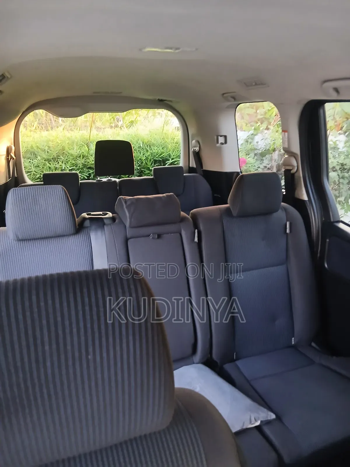 Toyota Voxy V 4WD 8-Seater 2017 White