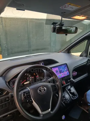 Toyota Voxy V 4WD 8-Seater 2017 White