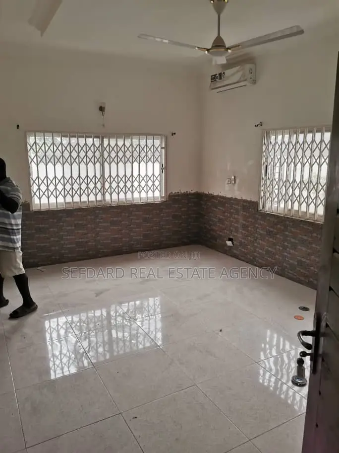 7bdrm House in Sefdard Properties, Kwabenya for rent