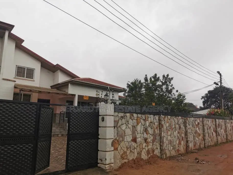 7bdrm House in Sefdard Properties, Kwabenya for rent