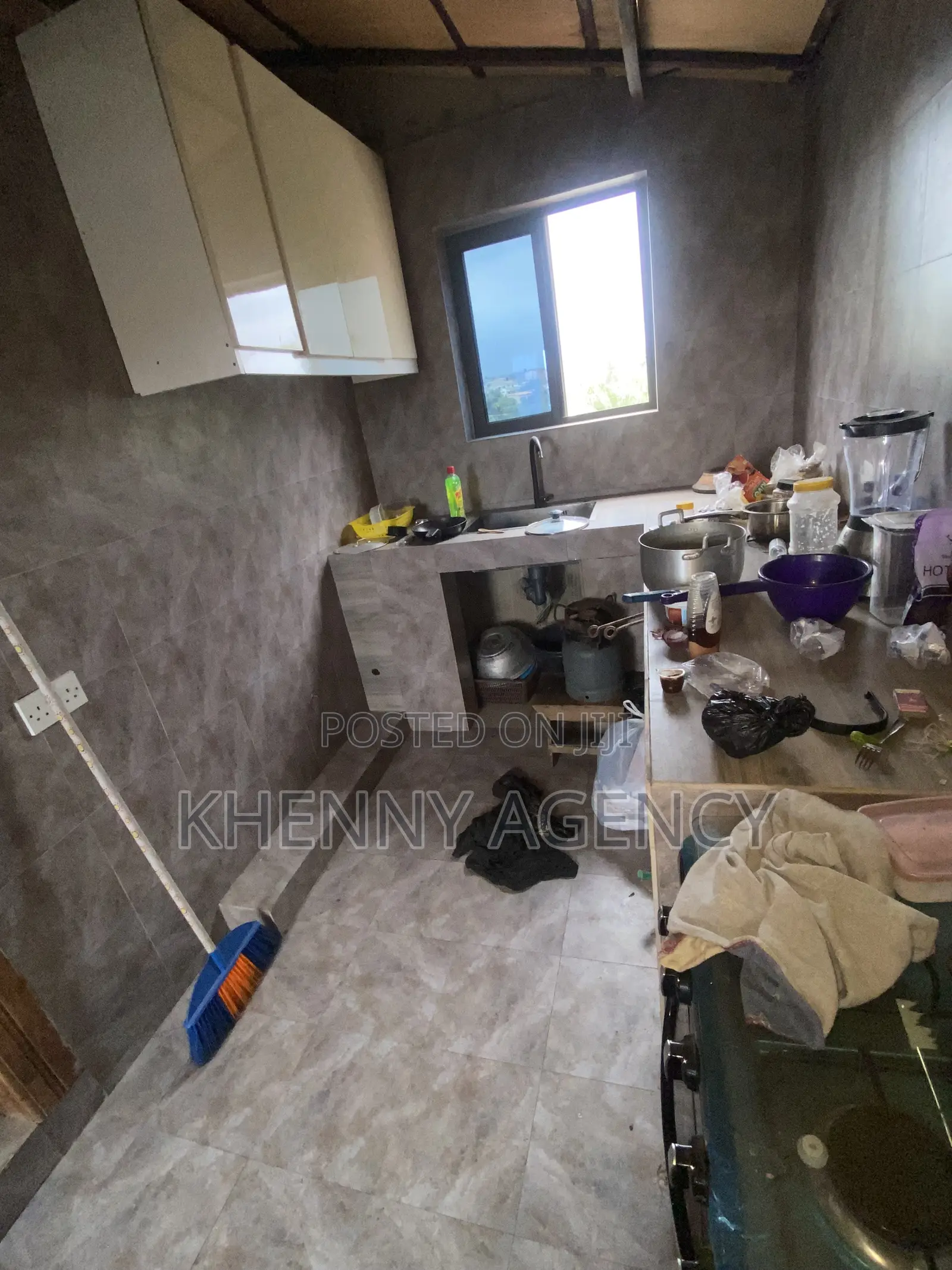 1bdrm Apartment in Kwashieman, Hongkong, Prince of Peace Area for rent