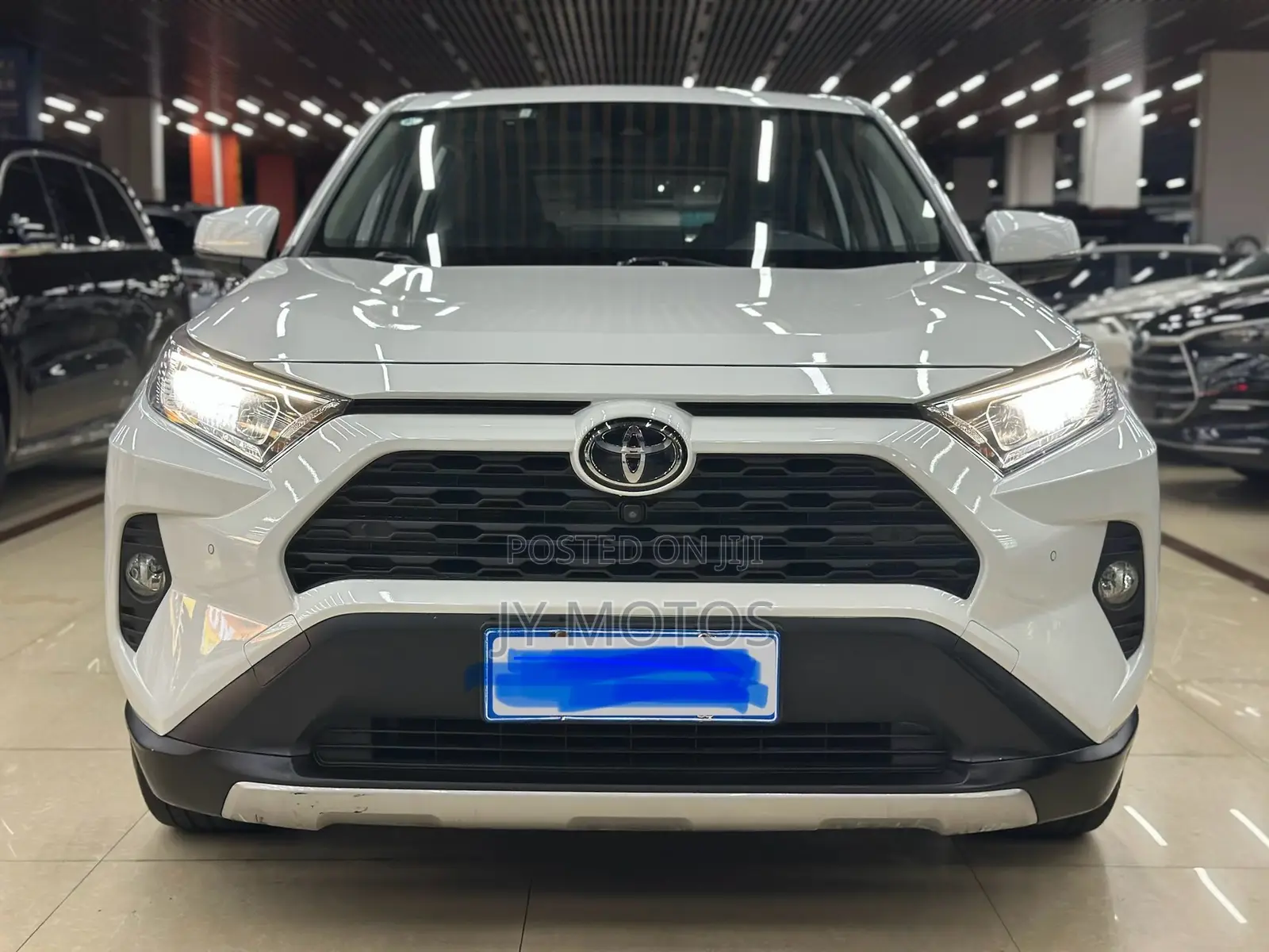 Toyota RAV4 XLE FWD 2023 White