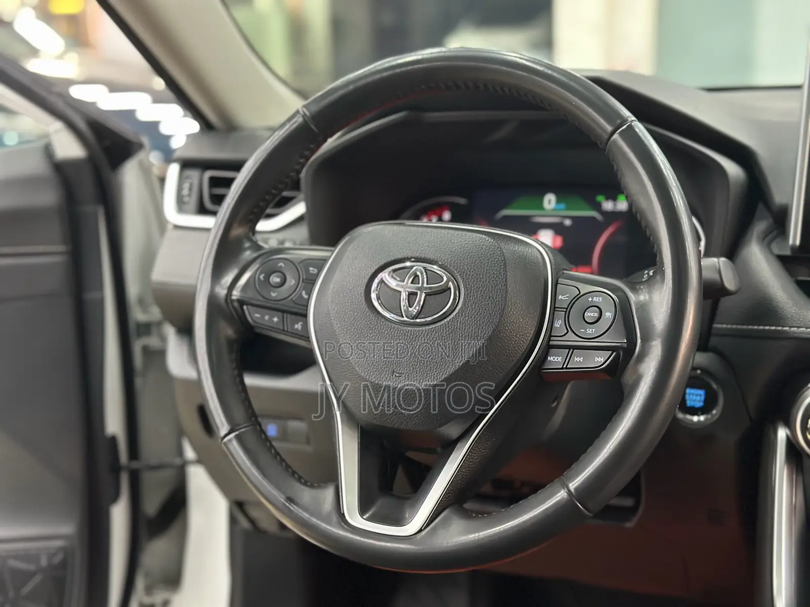 Toyota RAV4 XLE FWD 2023 White